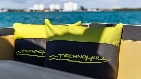 Technohull Explorer 40 photo 8