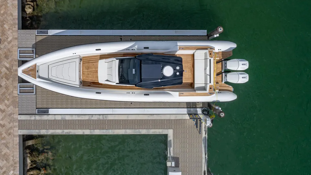 2025-technohull-explorer-40s-power-9625613-20241201131029995-1_XLARGE